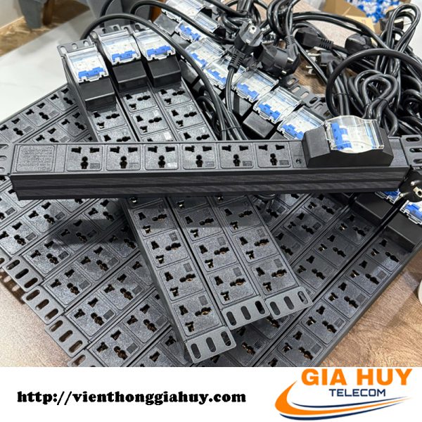 Ổ điện 19", 08 ổ cắm 3 chấu chuẩn đa dụng, MCB công suất Max 32A, Cable nguồn 3M